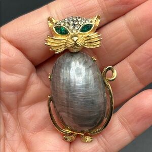Rare Gold Coro Mother of Pearl Shell Belly Green Eyes Cat Brooch